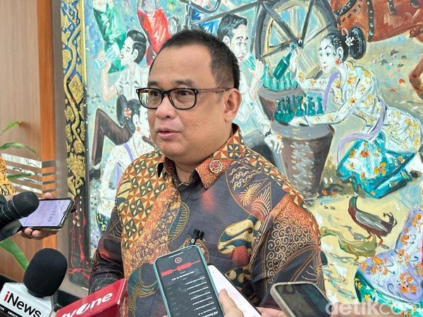 Ari Dwipayana - Staf Khusus Presiden (foto : detik.com)