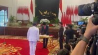 Presiden Joko Widodo (Jokowi) melantik Edy Natar Nasution sebagai gubernur Riau definitif untuk sisa masa jabatan 2019-2024. Pelantikan Edy dilakukan di Istana Negara, Senin, (27/11/2023).