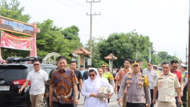 Bupati Enos bersama Kapolres Kompak Bersilaturahmi dan Meninjau Perayaan Natal