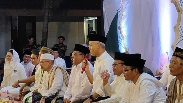 Calon presiden nomor urut 3 Ganjar Pranowo saat bicara di acara Sholawat Kebangsaan Bersama Ganjar di Kabupaten Bekasi, Jawa Barat, Kamis (14/12/2023).(KOMPAS.com/NICHOLAS RYAN ADITYA)