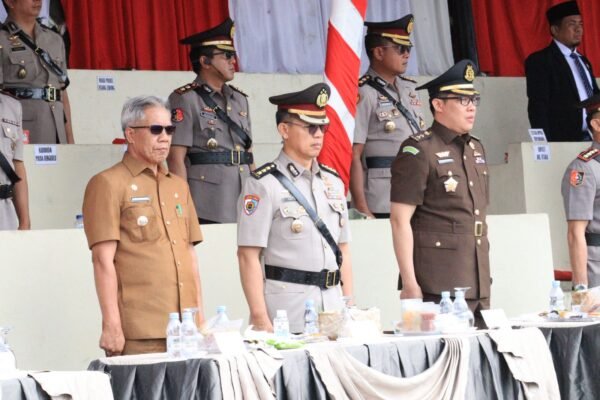 Wakapolda Bengkulu Brigjen.Pol. Drs. Agus Salim menutup pendidikan