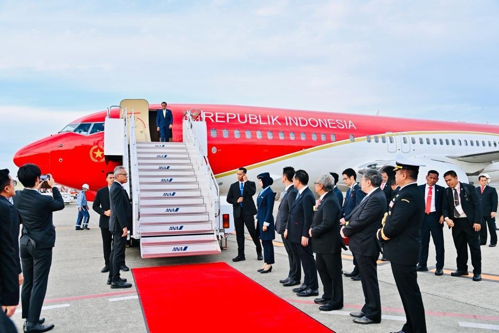 Presiden Jokowi tiba di Tokyo, Jepang, Sabtu (16/12/2023). (Foto: BPMI Setpres)