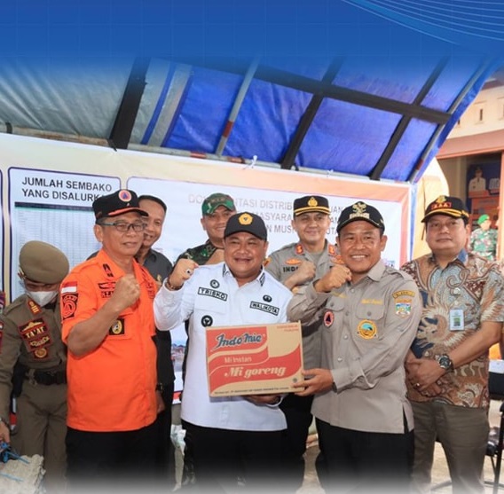 Penyerahan bantuan dipimpin langsung Pj Wali Kota Lubuklinggau, H Trisko Defriyansa didampingi Forkopimda dan kepala OPD dilingkungan Pemkot Lubuklinggau.