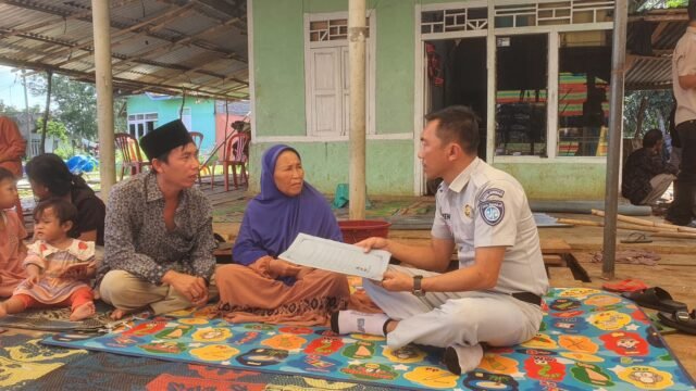 Jasa Raharja Bengkulu santuni korban kecelakaan di Jalan Lintas Barat Desa Tepi Laut Kec Air Napal Kab Bengkulu Utara -Ist-