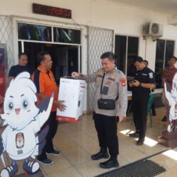 Polres Lubuk Linggau bekerjasama dengan Bidang Teknologi Informasi dan Komunikasi (TIK) Polda Sumsel melaksanakan pemasangan kamera CCTV di Kantor Komisi Pemilihan Umum (KPU) dan Badan Pengawas Pemilu (Bawaslu) Kota Lubuk Linggau jum’at (12/1/24).