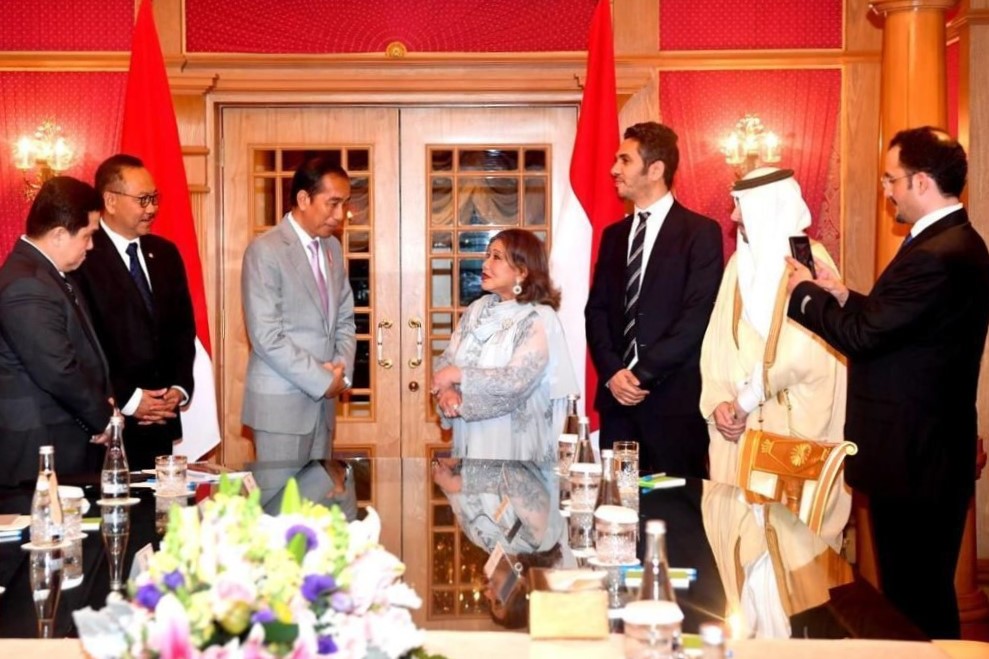 Presiden Jokowi mengadakan pertemuan dengan sejumlah pengusaha Brunei Darussalam (konsorsium investor) di Assarraa Guest House, Bandar Seri Begawan, pada Sabtu (13/01/2024) malam. (Foto: BPMI Setpres/Rusman)
