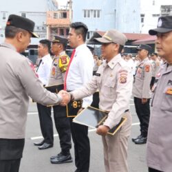 Polda Sumsel Berikan Penghargaan Kepada Ratusan Personelnya Di Halaman Apel Mapolda Sumsel