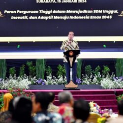 Presiden Jokowi saat membuka Konvensi Kampus XXIX dan Temu Tahunan XXV Forum Rektor Indonesia, di Graha Unesa, Surabaya, Jawa Timur, Senin (15/01/2024). (Foto: BPMI Setpres)