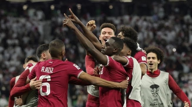 Pemain Qatar Merayakan kemenangan melawan Iran, dan melaju ke partai Puncak Piala asia 2023