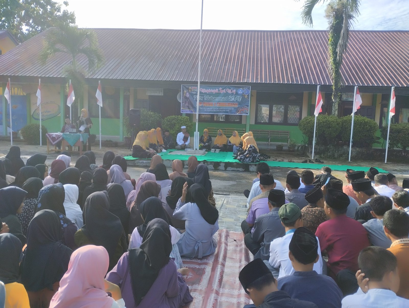 Suasana peringatan Isra Mi'raj 1445 H di SMPN 8 Kota Lubuklinggau