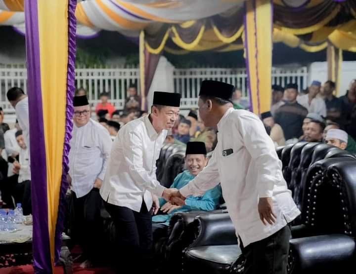 Ketua DPD Golkar Rohil, Afrizal Sintong saat mendatangi kediaman Ketua DPD Gerindra Rohil, Syafrudin Iput, Minggu (12/5/2024).
