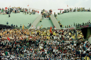 Suasana saat mahasiswa menduduki gedung DPR RI saat demontrasi besar - besaran melengserkan Soeharto tanggal 21 Mei 1998. Foto net