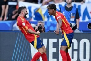 Pemain Spanyol Yamal dan Carvajal merayakan gol kegawang Kroasia. Foto reuter