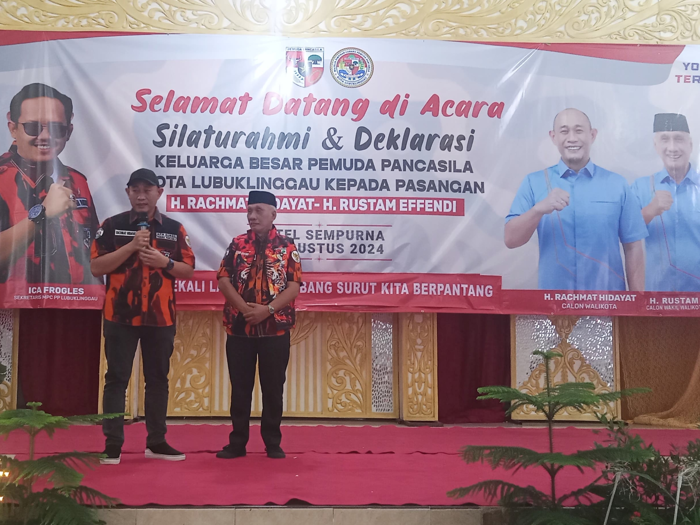 Yoppy karim didampingi H. Rustam Effendi menyampaikan kata sambutan pada acara Silahturahmi dan deklarasi dukungan Pemuda Pancasila Kota Lubuklinggau